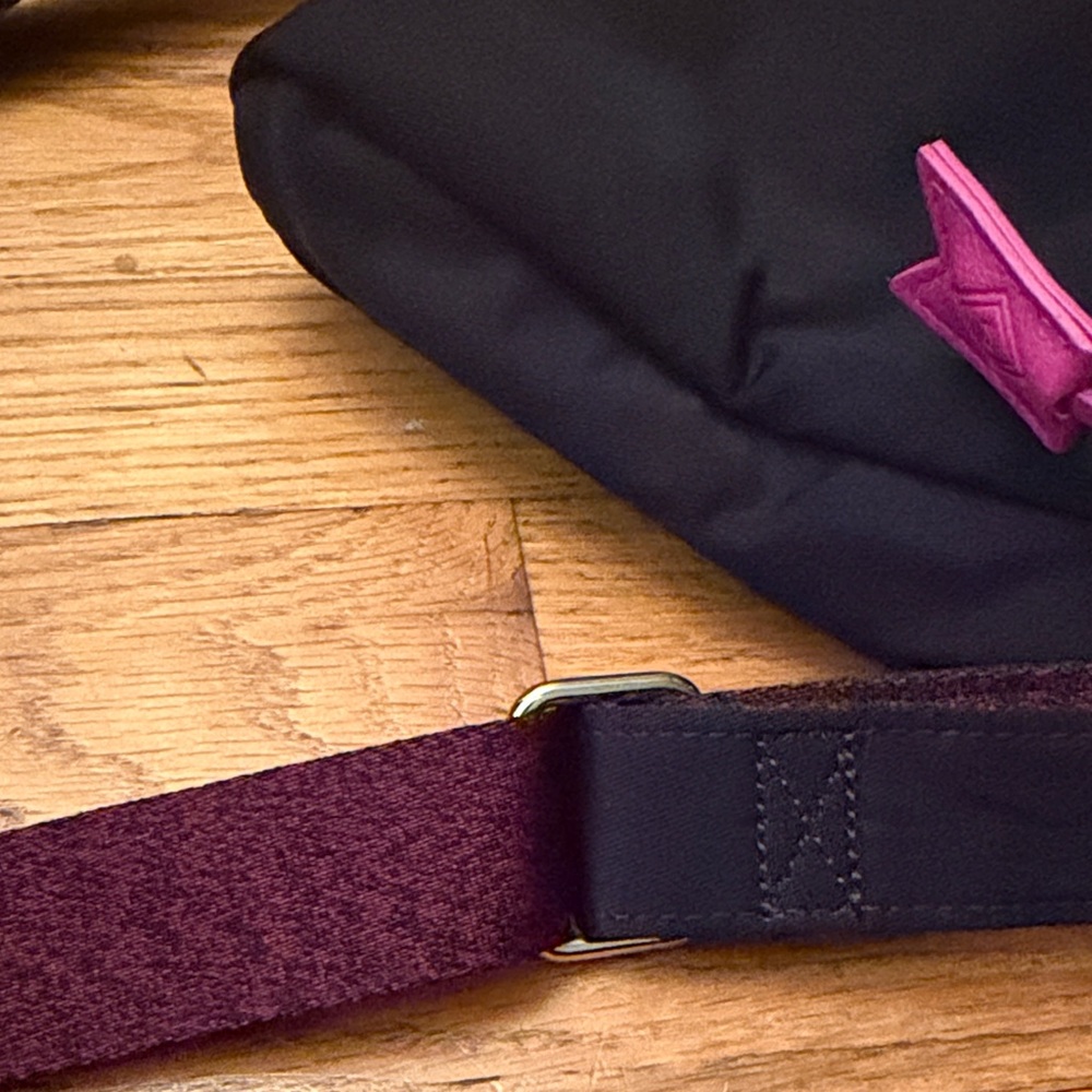 Vera Bradley Black and Burgundy Crossbody Bag Very Clean, Excellent Condition! - Picture 8 of 10